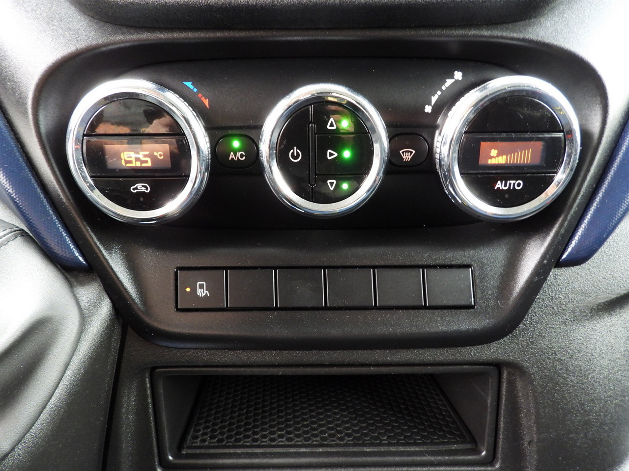 Тентованный фургон IVECO DAILY 50C15 TARPAULIN 12 PALLETS CRUISE CONTROL TWIN WHEELS AIR CONDITIONING  150HP: фото 41