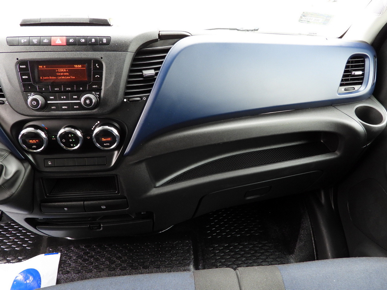 Тентованный фургон IVECO DAILY 50C15 TARPAULIN 12 PALLETS CRUISE CONTROL TWIN WHEELS AIR CONDITIONING  150HP: фото 37