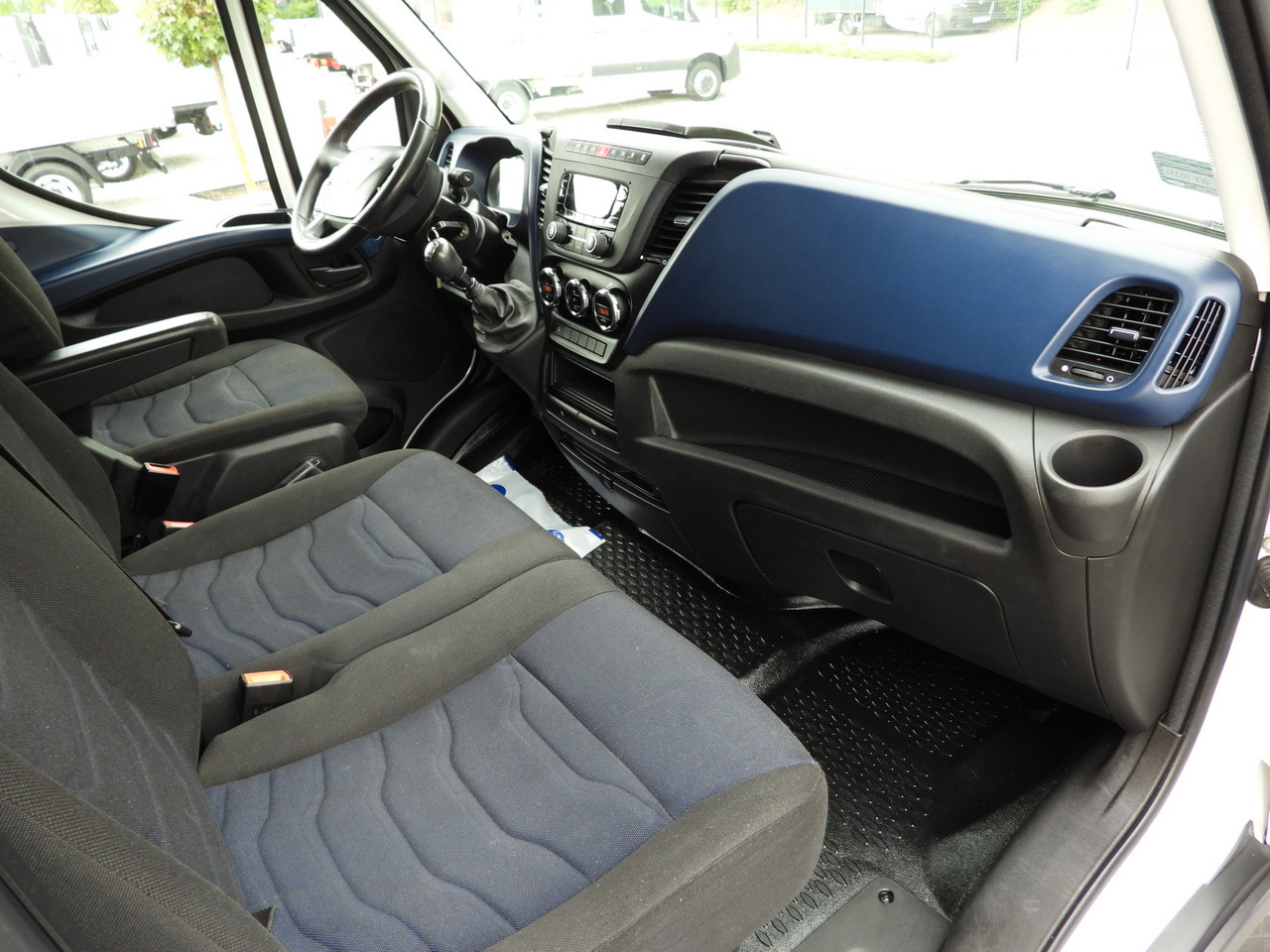 Тентованный фургон IVECO DAILY 50C15 TARPAULIN 12 PALLETS CRUISE CONTROL TWIN WHEELS AIR CONDITIONING  150HP: фото 46