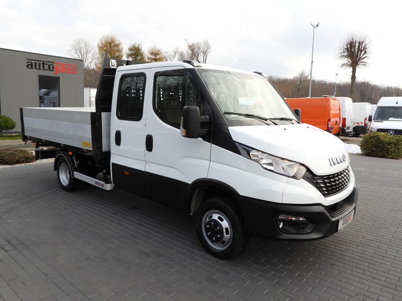 IVECO DAILY 50C16 THREE-WAY TIPPER DOUBLE CABIN DOKA 6 SEATS CRUISE CONTROL PNEUMATICS TWIN WHEELS AIR CONDITIONING 160HP - Малотоннажный самосвал: фото 4 IVECO DAILY 50C16 THREE-WAY TIPPER DOUBLE CABIN DOKA 6 SEATS CRUISE CONTROL PNEUMATICS TWIN WHEELS AIR CONDITIONING 160HP - Малотоннажный самосвал: фото 4