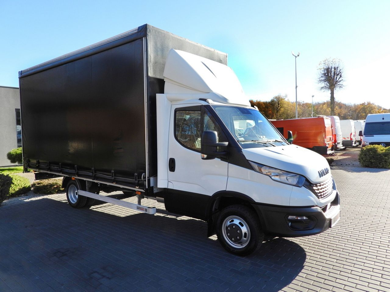 IVECO DAILY 50C17 TARPAULIN 10 PALLETS CRUISE CONTROL TWIN WHEELS AIR CONDITIONING 180HP - Тентованный фургон: фото 4 IVECO DAILY 50C17 TARPAULIN 10 PALLETS CRUISE CONTROL TWIN WHEELS AIR CONDITIONING 180HP - Тентованный фургон: фото 4