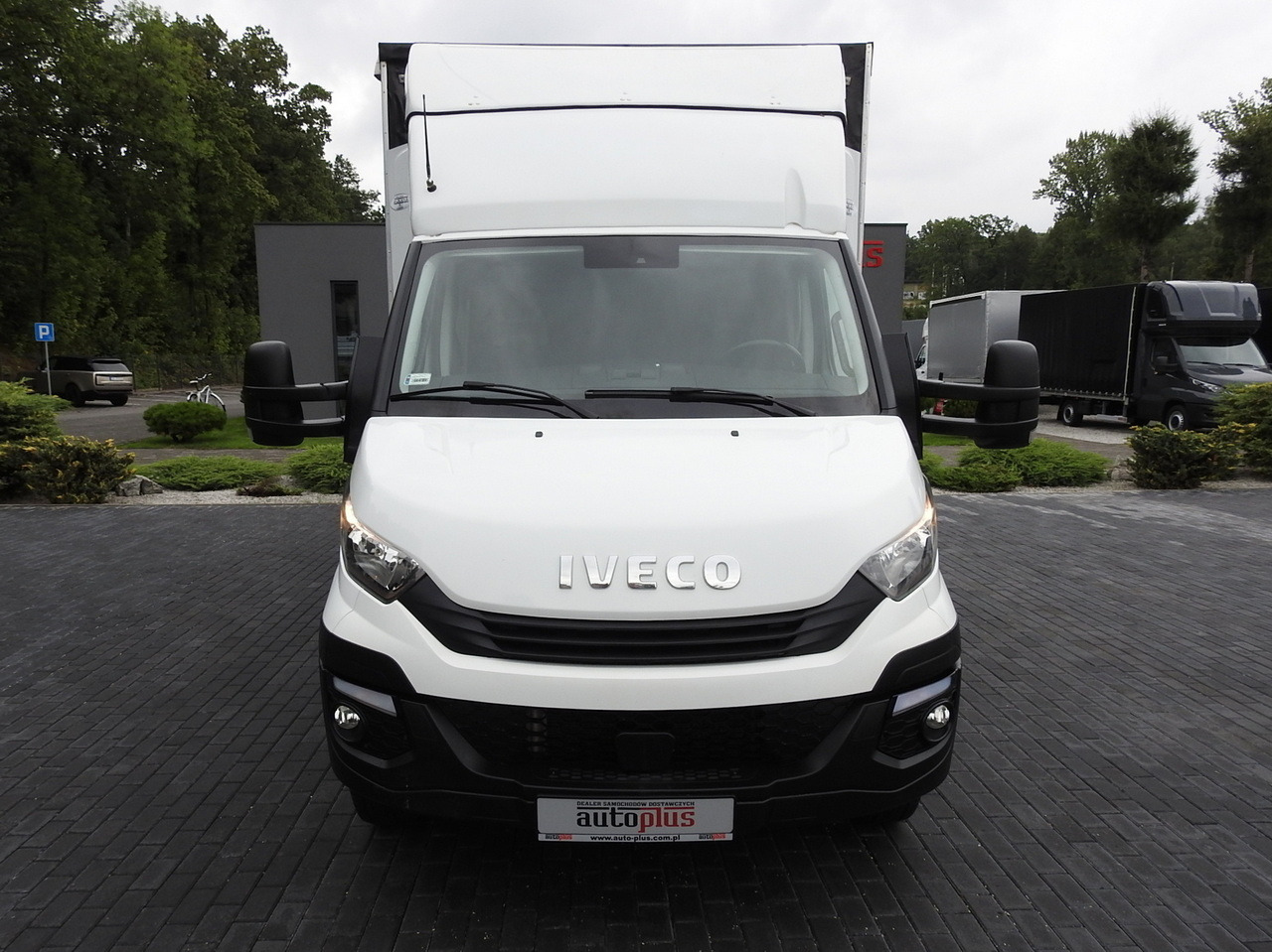 IVECO DAILY 70C18 TARPAULIN LIFT 12 PALLETS WEBASTO CRUISE CONTROL TWIN WHEELS AIR CONDITIONING  180HP - Тентованный фургон: фото 5 IVECO DAILY 70C18 TARPAULIN LIFT 12 PALLETS WEBASTO CRUISE CONTROL TWIN WHEELS AIR CONDITIONING  180HP - Тентованный фургон: фото 5
