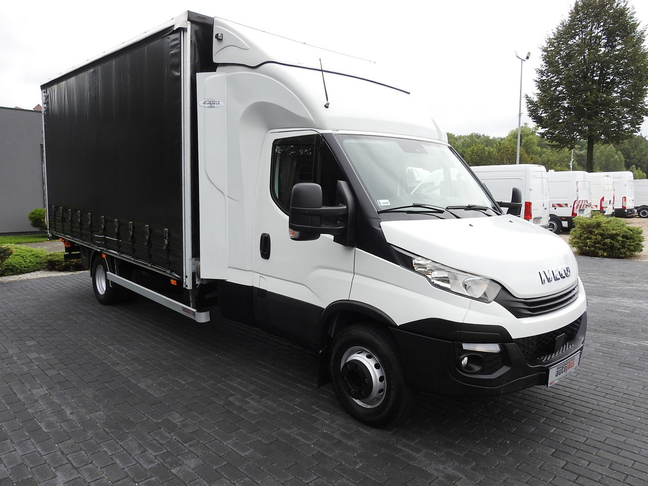IVECO DAILY 70C18 TARPAULIN LIFT 12 PALLETS WEBASTO CRUISE CONTROL TWIN WHEELS AIR CONDITIONING  180HP - Тентованный фургон: фото 4 IVECO DAILY 70C18 TARPAULIN LIFT 12 PALLETS WEBASTO CRUISE CONTROL TWIN WHEELS AIR CONDITIONING  180HP - Тентованный фургон: фото 4