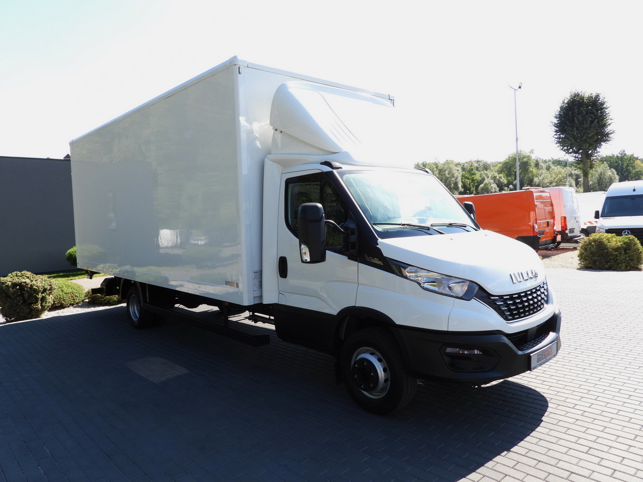IVECO DAILY 72C18 LIFT 14 PALLETS CRUISE CONTROL PNEUMATICS AUTOMATIC TRANSMISSION HI-MATIC TWIN WHEELS AIR CONDITIONING  180HP - Малотоннажный фургон: фото 4 IVECO DAILY 72C18 LIFT 14 PALLETS CRUISE CONTROL PNEUMATICS AUTOMATIC TRANSMISSION HI-MATIC TWIN WHEELS AIR CONDITIONING  180HP - Малотоннажный фургон: фото 4