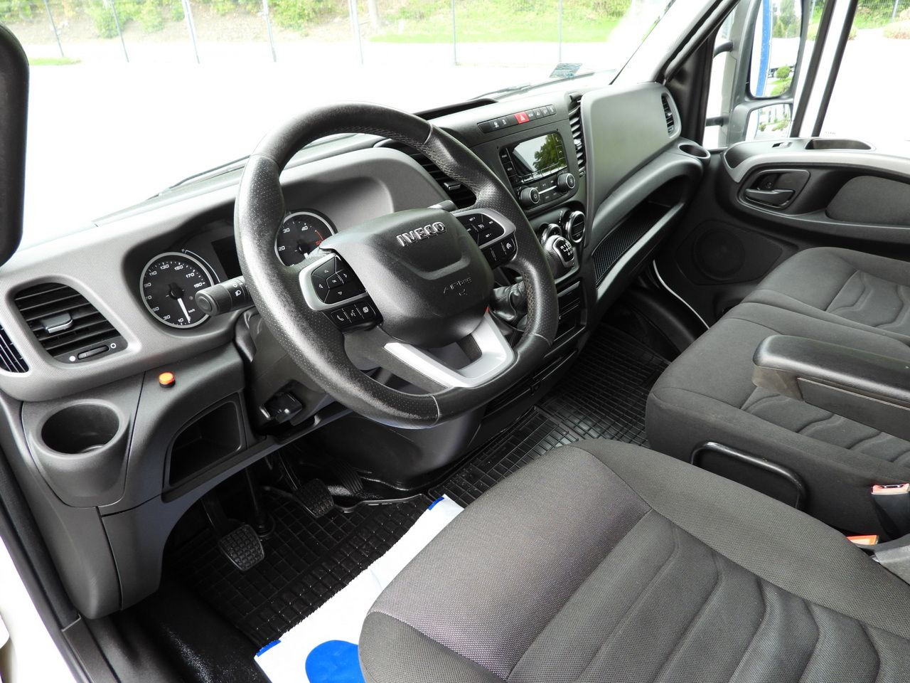 IVECO DAILY 72C18 TARPAULIN LIFT 14 PALLETS WEBASTO CRUISE CONTROL LED LIGHTS TWIN WHEELS AIR CONDITIONING  180HP - Тентованный фургон: фото 2 IVECO DAILY 72C18 TARPAULIN LIFT 14 PALLETS WEBASTO CRUISE CONTROL LED LIGHTS TWIN WHEELS AIR CONDITIONING  180HP - Тентованный фургон: фото 2