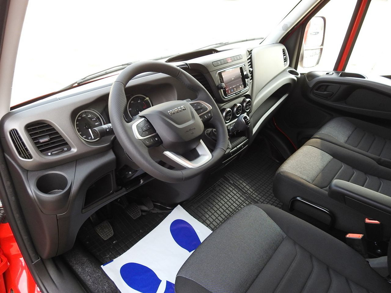 IVECO DAILY NEW TARPAULIN 10 PALLETS WEBASTO CRUISE CONTROL NAVIGATION AIR CONDITIONING LED LIGHTS 180HP - Тентованный фургон: фото 2 IVECO DAILY NEW TARPAULIN 10 PALLETS WEBASTO CRUISE CONTROL NAVIGATION AIR CONDITIONING LED LIGHTS 180HP - Тентованный фургон: фото 2