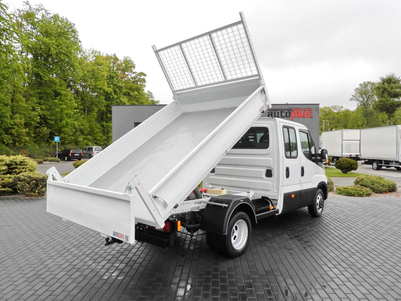 Iveco DAILY 35C13 KIPPER DOPPELKABINE DOKA 7 SITZE A/C - Малотоннажный самосвал, Грузопассажирский фургон: фото 3 Iveco DAILY 35C13 KIPPER DOPPELKABINE DOKA 7 SITZE A/C - Малотоннажный самосвал, Грузопассажирский фургон: фото 3