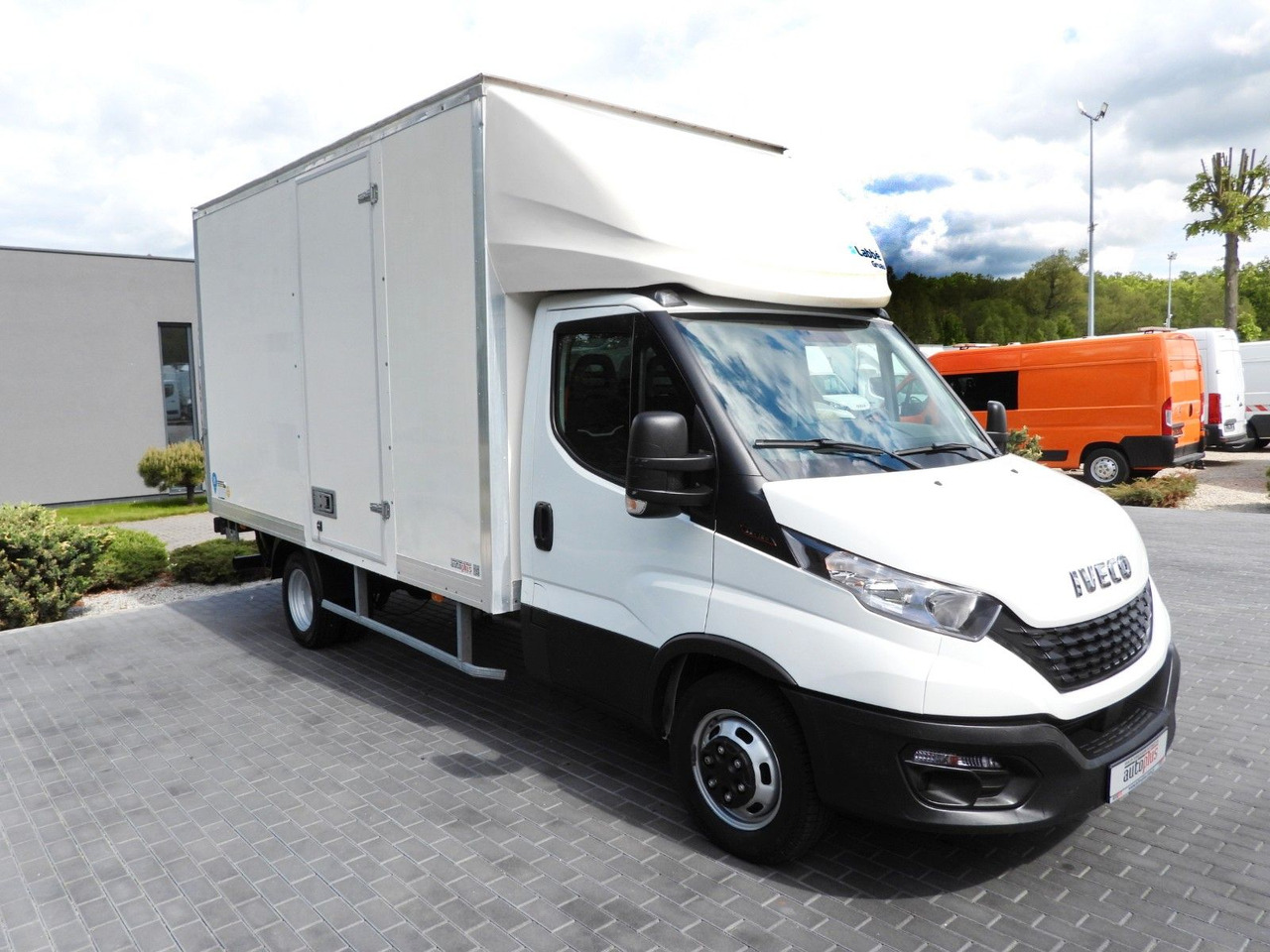 Iveco DAILY 35C16 KOFFER AUFZUG 8 PALETTEN TEMPOMAT Iveco DAILY 35C16 KOFFER AUFZUG 8 PALETTEN TEMPOMAT - Малотоннажный фургон: фото 4 Iveco DAILY 35C16 KOFFER AUFZUG 8 PALETTEN TEMPOMAT Iveco DAILY 35C16 KOFFER AUFZUG 8 PALETTEN TEMPOMAT - Малотоннажный фургон: фото 4