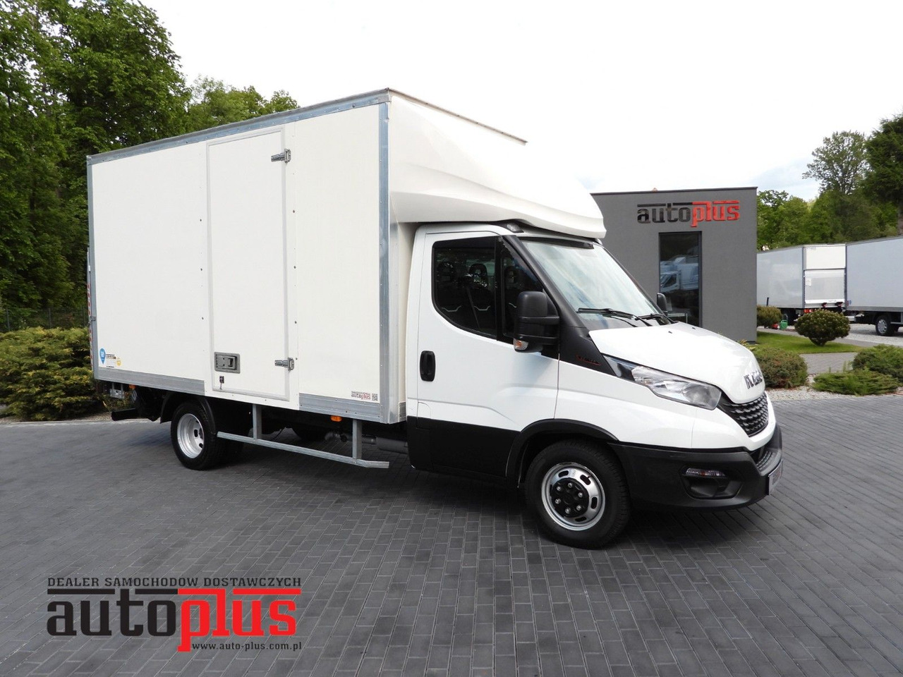 Iveco DAILY 35C16 KOFFER AUFZUG 8 PALETTEN TEMPOMAT Iveco DAILY 35C16 KOFFER AUFZUG 8 PALETTEN TEMPOMAT - Малотоннажный фургон: фото 1 Iveco DAILY 35C16 KOFFER AUFZUG 8 PALETTEN TEMPOMAT Iveco DAILY 35C16 KOFFER AUFZUG 8 PALETTEN TEMPOMAT - Малотоннажный фургон: фото 1