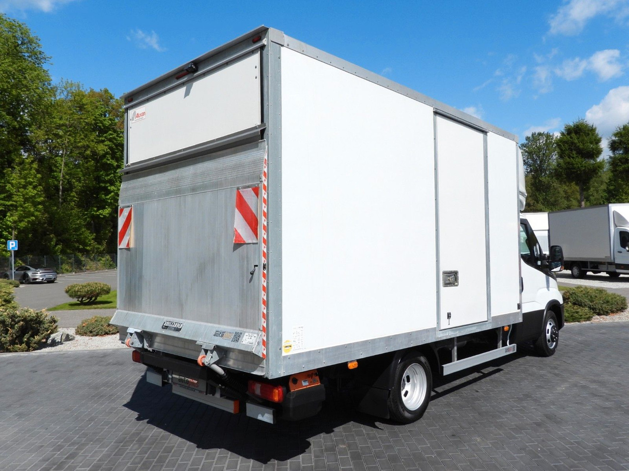 Iveco DAILY 35C16 KOFFER AUFZUG 8 PALETTEN TEMPOMAT - Малотоннажный фургон: фото 3 Iveco DAILY 35C16 KOFFER AUFZUG 8 PALETTEN TEMPOMAT - Малотоннажный фургон: фото 3