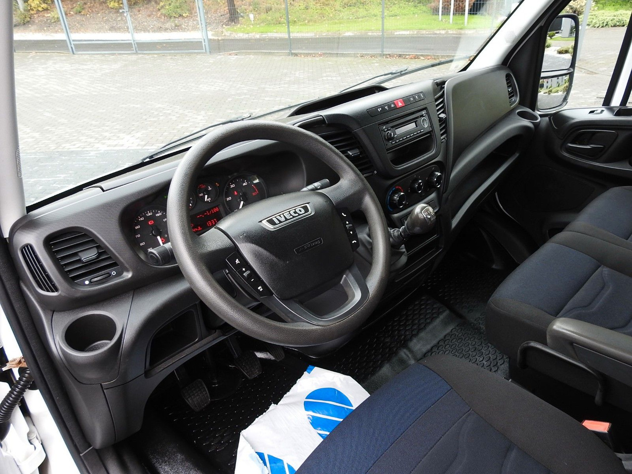 Iveco DAILY 35S15 PRITSCHE DOPPELKABINE DOKA 7 SITZE - Малотоннажный бортовой грузовик, Грузопассажирский фургон: фото 2 Iveco DAILY 35S15 PRITSCHE DOPPELKABINE DOKA 7 SITZE - Малотоннажный бортовой грузовик, Грузопассажирский фургон: фото 2