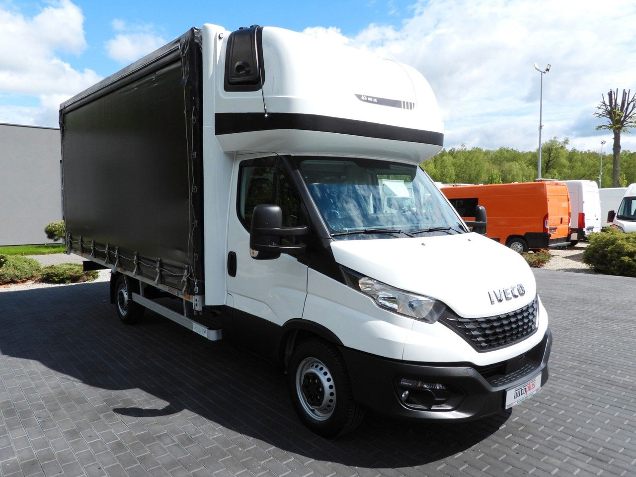 Iveco DAILY 35S18 PRITSCHE PLANE 10 PALETTEN WEBASTO - Тентованный фургон: фото 4 Iveco DAILY 35S18 PRITSCHE PLANE 10 PALETTEN WEBASTO - Тентованный фургон: фото 4
