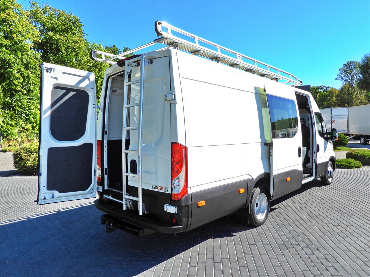 IVECO DAILY 35C17 BOX DELIVERY VAN 6 SEATS CRUISE CONTROL TWIN WHEELS AIR CONDITIONING 170HP - Лёгкий коммерческий автомобиль: фото 3 IVECO DAILY 35C17 BOX DELIVERY VAN 6 SEATS CRUISE CONTROL TWIN WHEELS AIR CONDITIONING 170HP - Лёгкий коммерческий автомобиль: фото 3