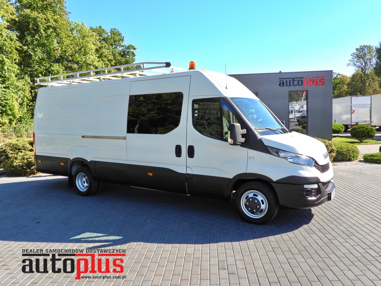 IVECO DAILY 35C17 BOX DELIVERY VAN 6 SEATS CRUISE CONTROL TWIN WHEELS AIR CONDITIONING 170HP - Лёгкий коммерческий автомобиль: фото 1 IVECO DAILY 35C17 BOX DELIVERY VAN 6 SEATS CRUISE CONTROL TWIN WHEELS AIR CONDITIONING 170HP - Лёгкий коммерческий автомобиль: фото 1