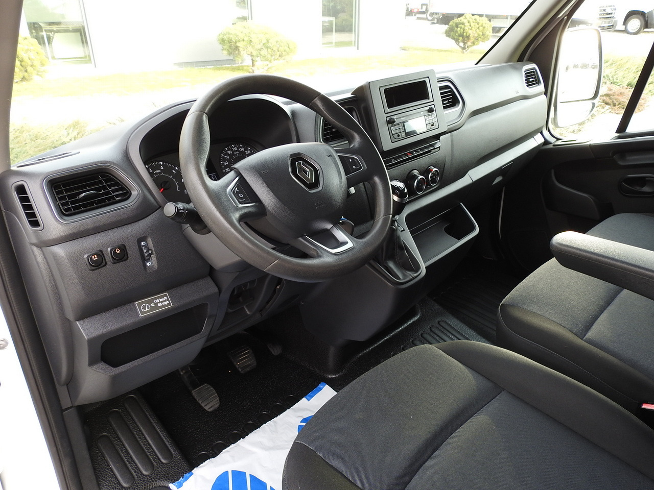 RENAULT MASTER BOX DELIVERY VAN 7 SEATS CRUISE CONTROL AIR CONDITIONING LED LIGHTS 135HP - Лёгкий коммерческий автомобиль: фото 2 RENAULT MASTER BOX DELIVERY VAN 7 SEATS CRUISE CONTROL AIR CONDITIONING LED LIGHTS 135HP - Лёгкий коммерческий автомобиль: фото 2