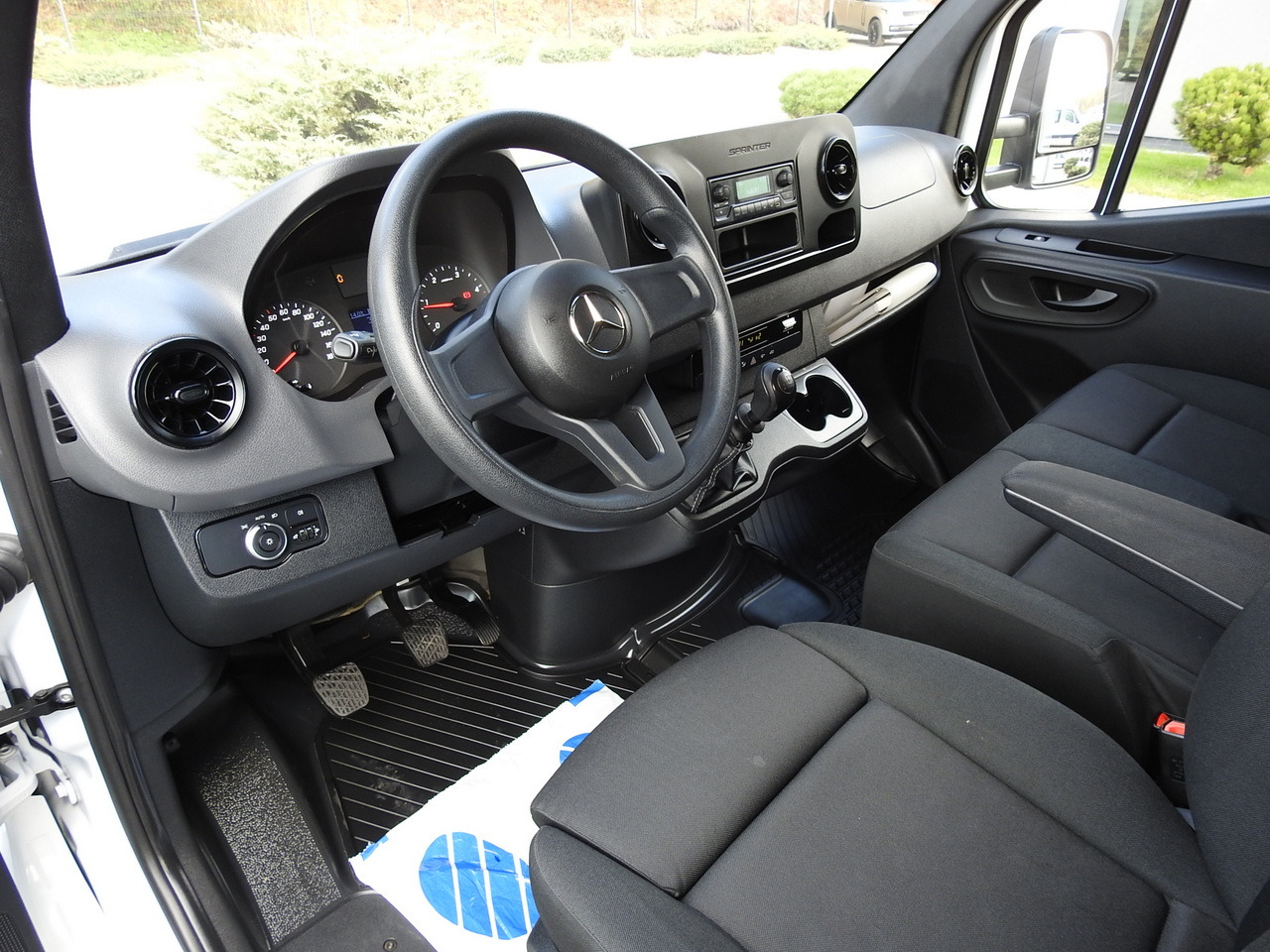 MERCEDES SPRINTER BOX LIFT 8 PALLETS AIR CONDITIONING  150HP - Малотоннажный фургон: фото 2 MERCEDES SPRINTER BOX LIFT 8 PALLETS AIR CONDITIONING  150HP - Малотоннажный фургон: фото 2