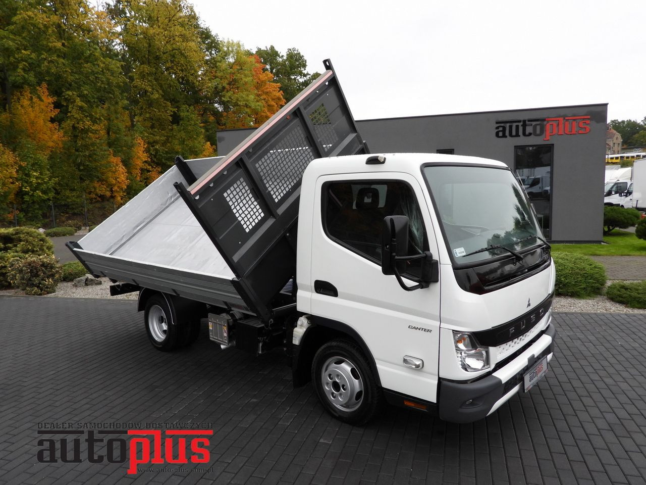 MITSUBISHI CANTER FUSO 3C15 THREE-WAY TIPPER 3 SEATS LED LIGHTS TWIN WHEELS 150HP - Малотоннажный самосвал: фото 1 MITSUBISHI CANTER FUSO 3C15 THREE-WAY TIPPER 3 SEATS LED LIGHTS TWIN WHEELS 150HP - Малотоннажный самосвал: фото 1