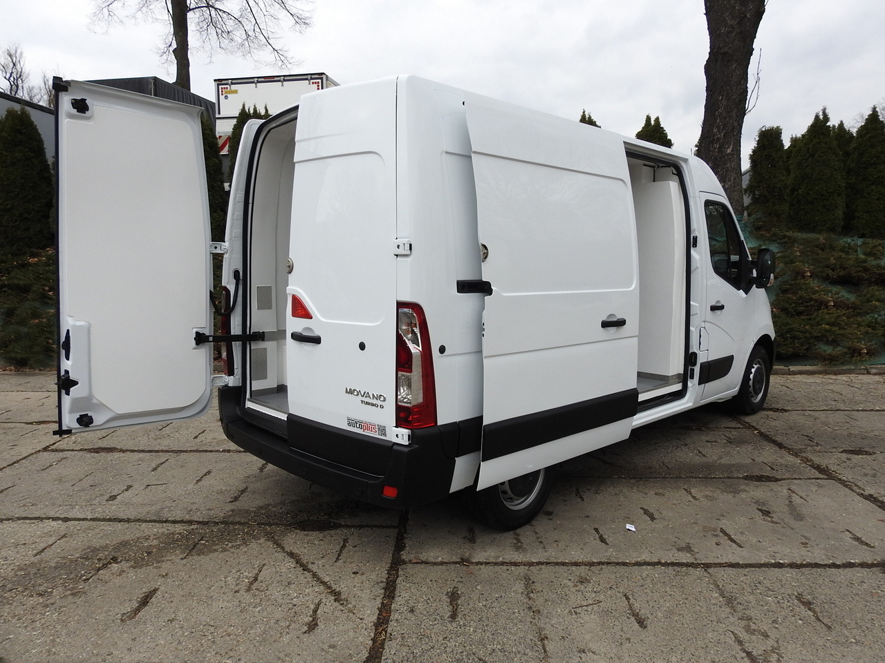 OPEL MOVANO REFRIGERATOR VAN 0*C CRUISE CONTROL NAVIGATION AIR CONDITIONING LED LIGHTS 136HP - Малотоннажный рефрижератор: фото 3 OPEL MOVANO REFRIGERATOR VAN 0*C CRUISE CONTROL NAVIGATION AIR CONDITIONING LED LIGHTS 136HP - Малотоннажный рефрижератор: фото 3