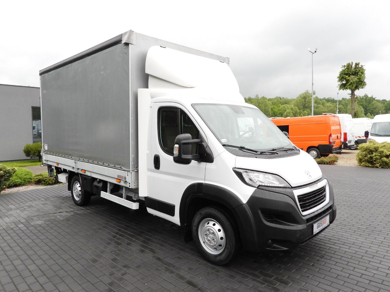Peugeot BOXER PRITSCHE PLANE AUFZUG 8 PALETTEN TEMPOMAT - Тентованный фургон: фото 4 Peugeot BOXER PRITSCHE PLANE AUFZUG 8 PALETTEN TEMPOMAT - Тентованный фургон: фото 4