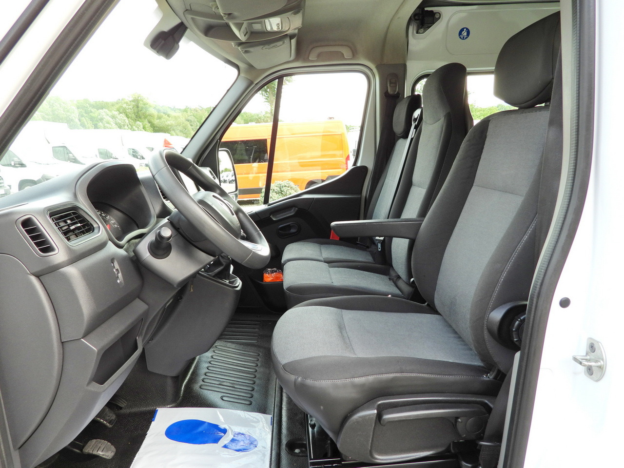 RENAULT MASTER BOX DELIVERY VAN 7 SEATS CRUISE CONTROL NAVIGATION LED LIGHTS AIR CONDITIONING  135HP в лизинг RENAULT MASTER BOX DELIVERY VAN 7 SEATS CRUISE CONTROL NAVIGATION LED LIGHTS AIR CONDITIONING  135HP: фото 25