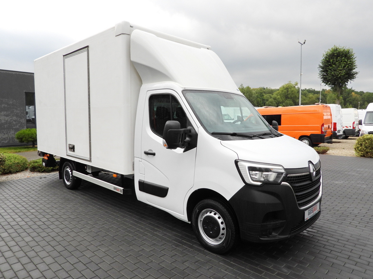 RENAULT MASTER BOX LIFT 8 PALLETS CRUISE CONTROL LED LIGHTS AIR CONDITIONING  145HP - Малотоннажный фургон: фото 4 RENAULT MASTER BOX LIFT 8 PALLETS CRUISE CONTROL LED LIGHTS AIR CONDITIONING  145HP - Малотоннажный фургон: фото 4