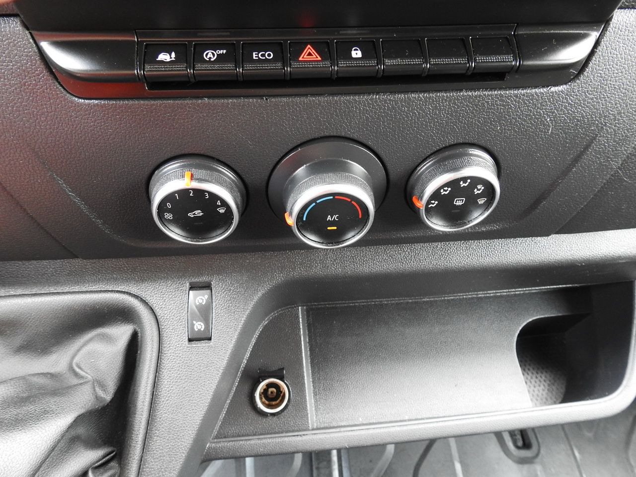 Тентованный фургон RENAULT MASTER: фото 35
