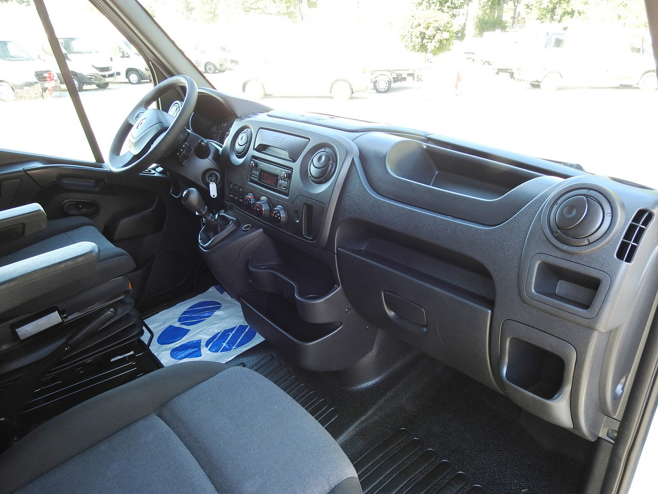 Тентованный фургон RENAULT MASTER TARPAULIN 8 PALLETS WEBASTO CRUISE CONTROL AIR CONDITIONING PNEUMATICS 170HP: фото 40 Тентованный фургон RENAULT MASTER TARPAULIN 8 PALLETS WEBASTO CRUISE CONTROL AIR CONDITIONING PNEUMATICS 170HP: фото 40