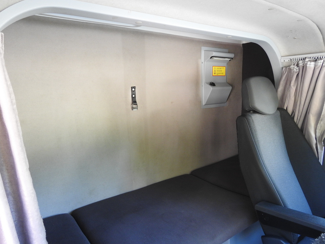 Тентованный фургон RENAULT MASTER TARPAULIN 8 PALLETS WEBASTO CRUISE CONTROL AIR CONDITIONING PNEUMATICS 170HP: фото 43 Тентованный фургон RENAULT MASTER TARPAULIN 8 PALLETS WEBASTO CRUISE CONTROL AIR CONDITIONING PNEUMATICS 170HP: фото 43