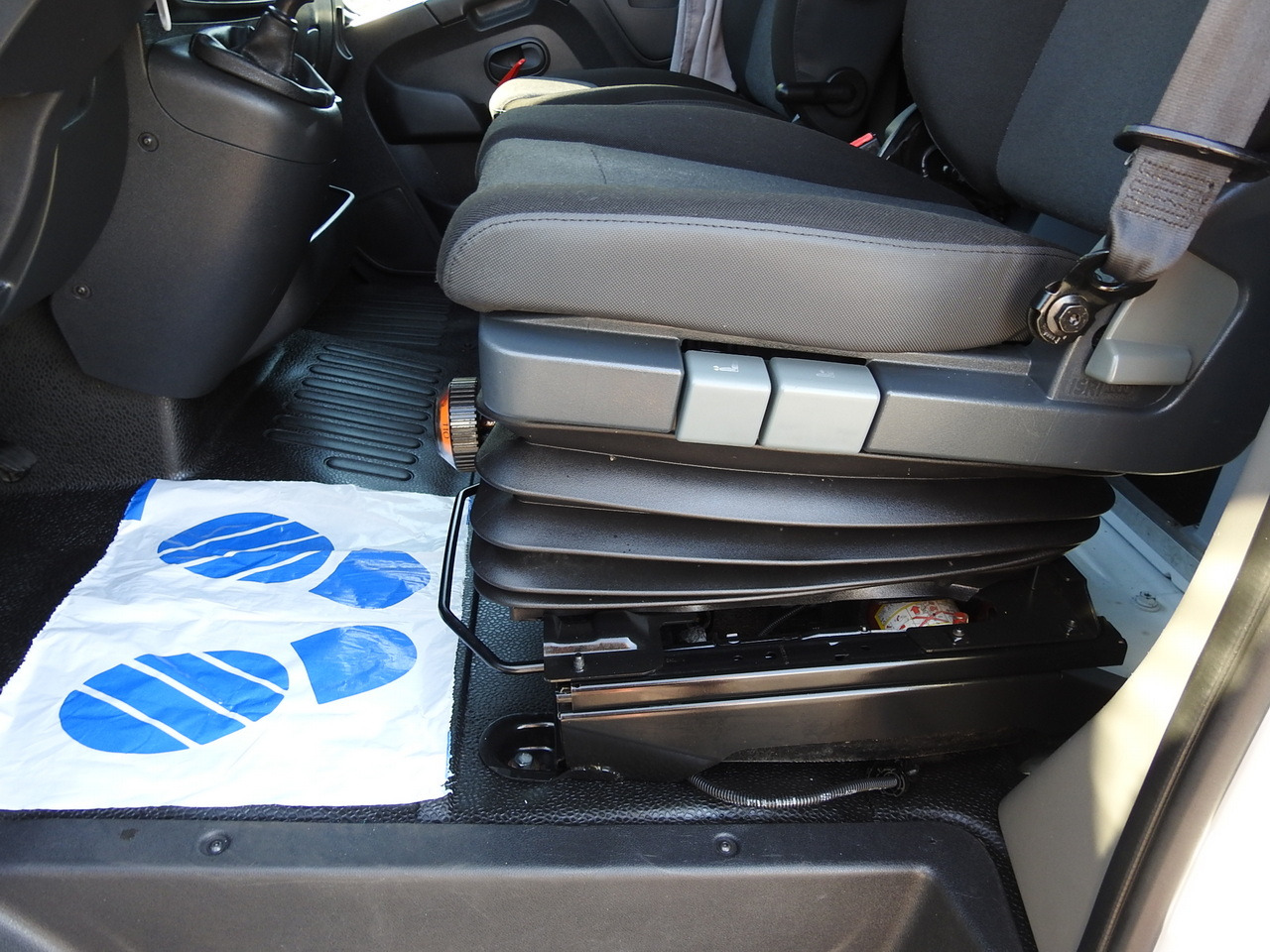 Тентованный фургон RENAULT MASTER TARPAULIN 8 PALLETS WEBASTO CRUISE CONTROL AIR CONDITIONING PNEUMATICS 170HP: фото 29 Тентованный фургон RENAULT MASTER TARPAULIN 8 PALLETS WEBASTO CRUISE CONTROL AIR CONDITIONING PNEUMATICS 170HP: фото 29