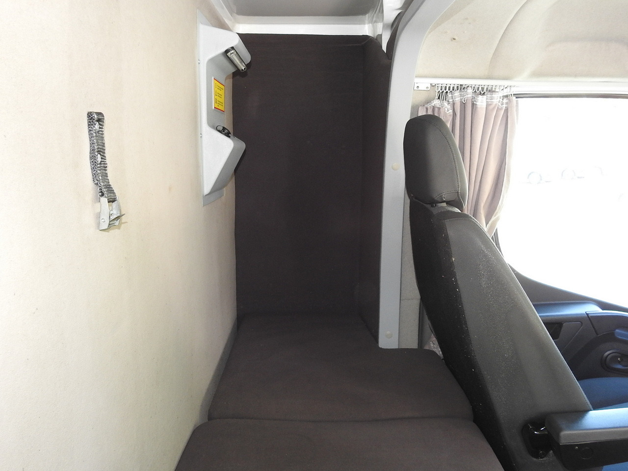 Тентованный фургон RENAULT MASTER TARPAULIN 8 PALLETS WEBASTO CRUISE CONTROL AIR CONDITIONING PNEUMATICS 170HP: фото 44 Тентованный фургон RENAULT MASTER TARPAULIN 8 PALLETS WEBASTO CRUISE CONTROL AIR CONDITIONING PNEUMATICS 170HP: фото 44