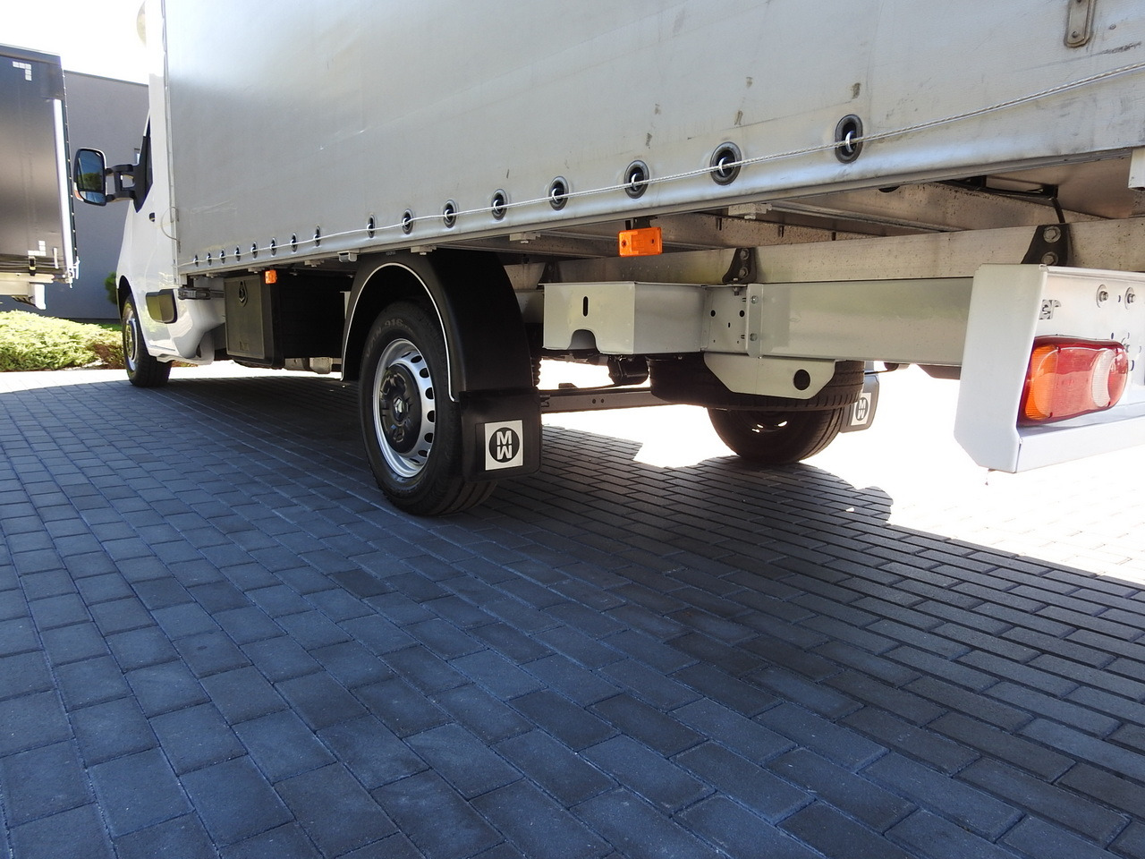 Тентованный фургон RENAULT MASTER TARPAULIN 8 PALLETS WEBASTO CRUISE CONTROL AIR CONDITIONING PNEUMATICS 170HP: фото 16 Тентованный фургон RENAULT MASTER TARPAULIN 8 PALLETS WEBASTO CRUISE CONTROL AIR CONDITIONING PNEUMATICS 170HP: фото 16