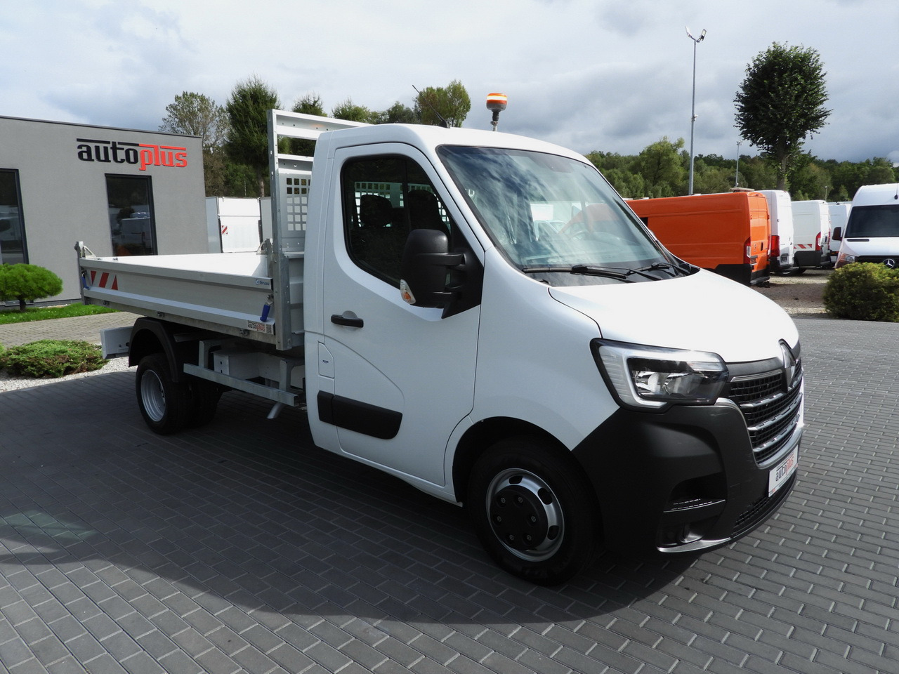 RENAULT MASTER TIPPER CRUISE CONTROL LED LIGHTS TWIN WHEELS AIR CONDITIONING 130HP - Малотоннажный самосвал: фото 5 RENAULT MASTER TIPPER CRUISE CONTROL LED LIGHTS TWIN WHEELS AIR CONDITIONING 130HP - Малотоннажный самосвал: фото 5