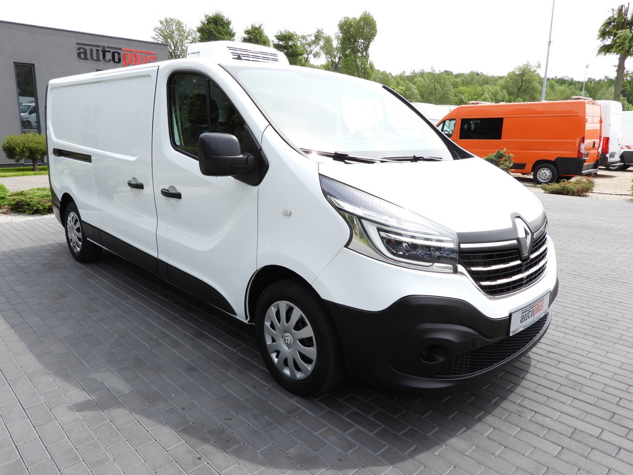 RENAULT TRAFIC REFRIGERATOR VAN 0*C CRUISE CONTROL LED LIGHTS AIR CONDITIONING 120HP - Малотоннажный рефрижератор: фото 4 RENAULT TRAFIC REFRIGERATOR VAN 0*C CRUISE CONTROL LED LIGHTS AIR CONDITIONING 120HP - Малотоннажный рефрижератор: фото 4