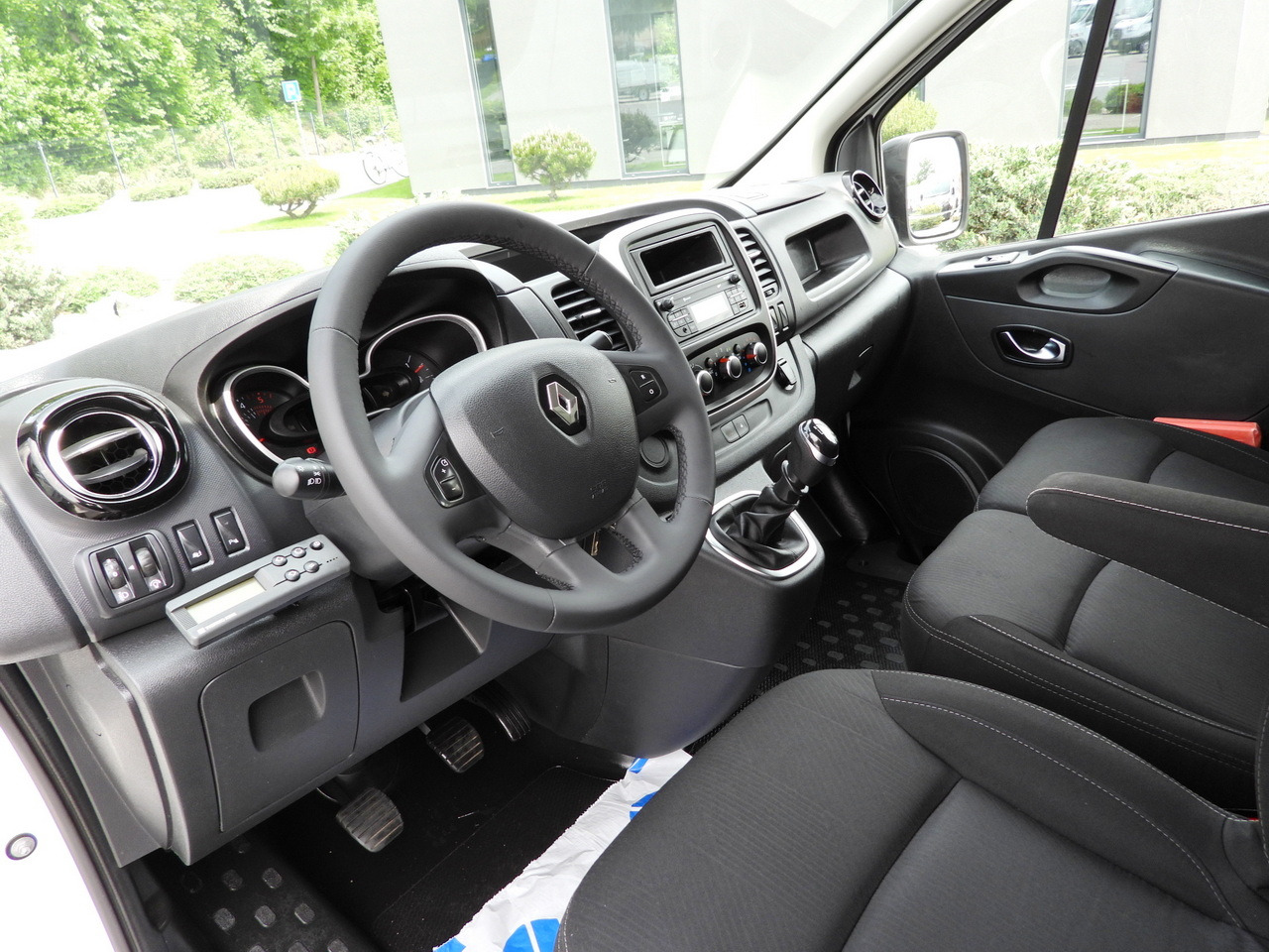 RENAULT TRAFIC REFRIGERATOR VAN 0*C CRUISE CONTROL LED LIGHTS AIR CONDITIONING 120HP - Малотоннажный рефрижератор: фото 2 RENAULT TRAFIC REFRIGERATOR VAN 0*C CRUISE CONTROL LED LIGHTS AIR CONDITIONING 120HP - Малотоннажный рефрижератор: фото 2