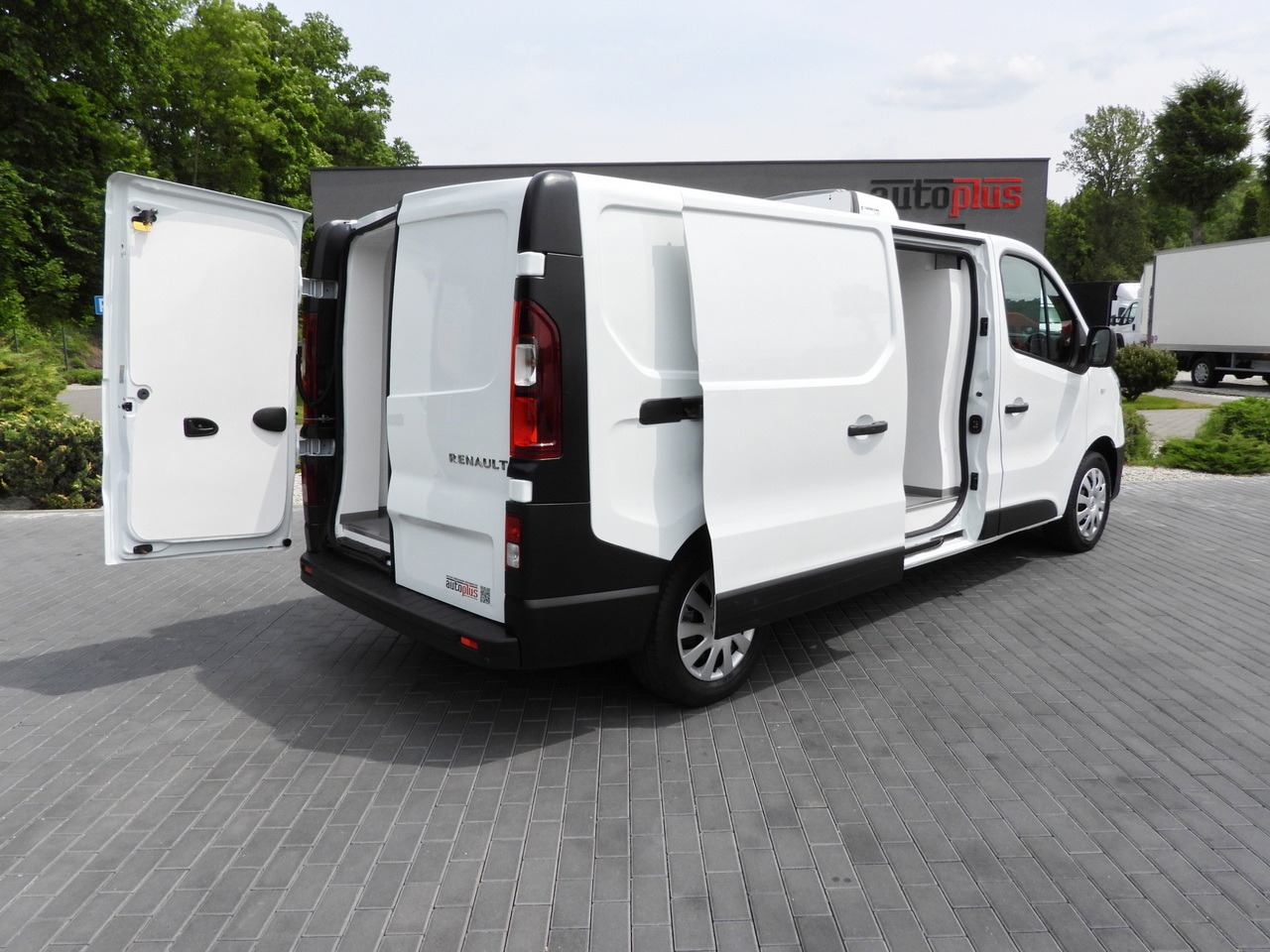 RENAULT TRAFIC REFRIGERATOR VAN 0*C CRUISE CONTROL LED LIGHTS AIR CONDITIONING 120HP - Малотоннажный рефрижератор: фото 3 RENAULT TRAFIC REFRIGERATOR VAN 0*C CRUISE CONTROL LED LIGHTS AIR CONDITIONING 120HP - Малотоннажный рефрижератор: фото 3