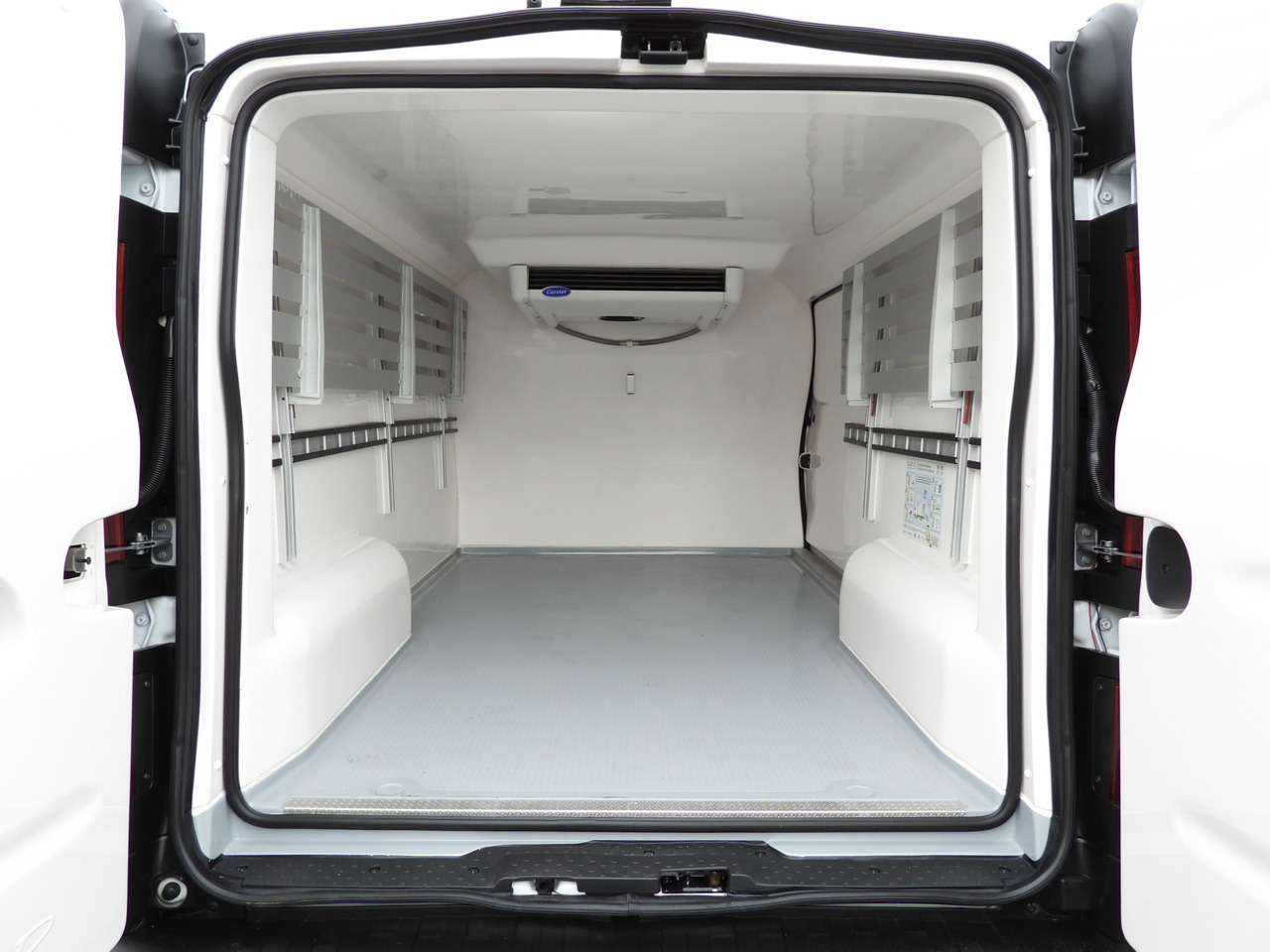 Малотоннажный рефрижератор RENAULT TRAFIC REFRIGERATOR VAN -5*C POWER SUPPLY 230V CRUISE CONTROL LED LIGHTS AIR CONDITIONING  120HP: фото 17 Малотоннажный рефрижератор RENAULT TRAFIC REFRIGERATOR VAN -5*C POWER SUPPLY 230V CRUISE CONTROL LED LIGHTS AIR CONDITIONING  120HP: фото 17