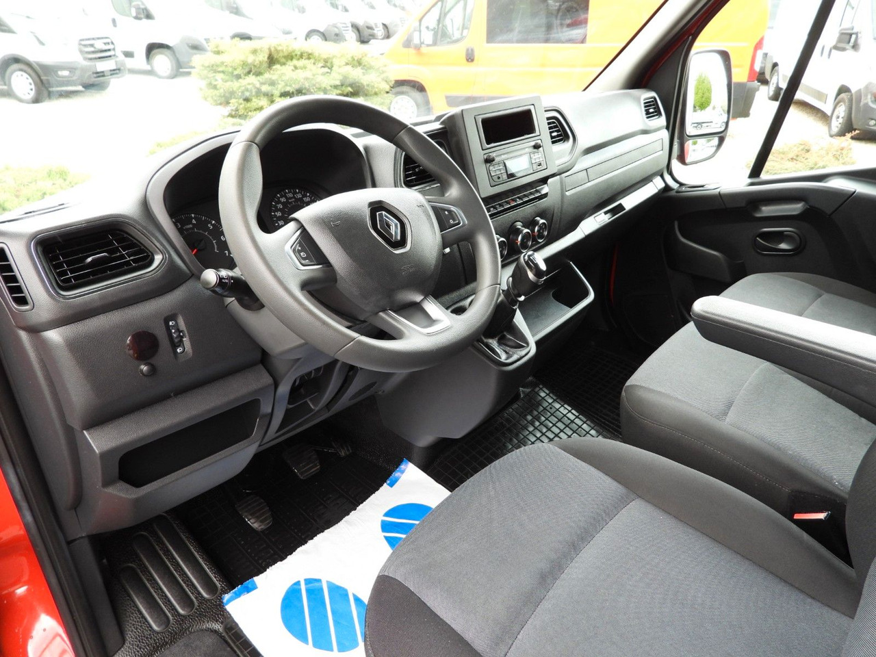 Renault MASTER PRITSCHE PLANE 10 PALETTEN WEBASTO A/C - Тентованный фургон: фото 2 Renault MASTER PRITSCHE PLANE 10 PALETTEN WEBASTO A/C - Тентованный фургон: фото 2