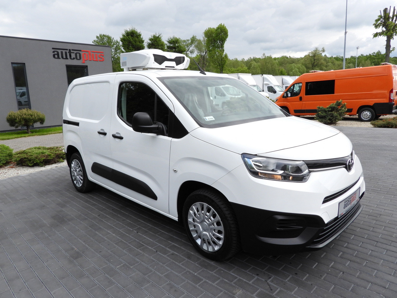 TOYOTA PROACE CITY REFRIGERATOR VAN -15*C POWER SUPPLY 230V CRUISE CONTROL AIR CONDITIONING 100HP - Малотоннажный рефрижератор: фото 4 TOYOTA PROACE CITY REFRIGERATOR VAN -15*C POWER SUPPLY 230V CRUISE CONTROL AIR CONDITIONING 100HP - Малотоннажный рефрижератор: фото 4