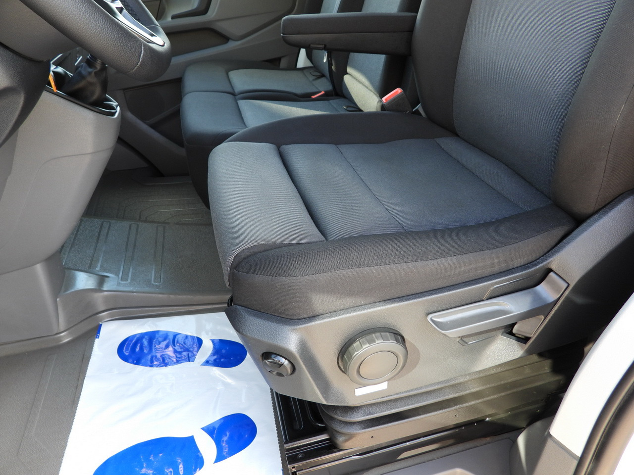 Тентованный фургон VOLKSWAGEN CRAFTER TARPAULIN LIFT 8 PALLETS CRUISE CONTROL LED LIGHTS TWIN WHEELS AIR CONDITIONING 180HP: фото 29 Тентованный фургон VOLKSWAGEN CRAFTER TARPAULIN LIFT 8 PALLETS CRUISE CONTROL LED LIGHTS TWIN WHEELS AIR CONDITIONING 180HP: фото 29