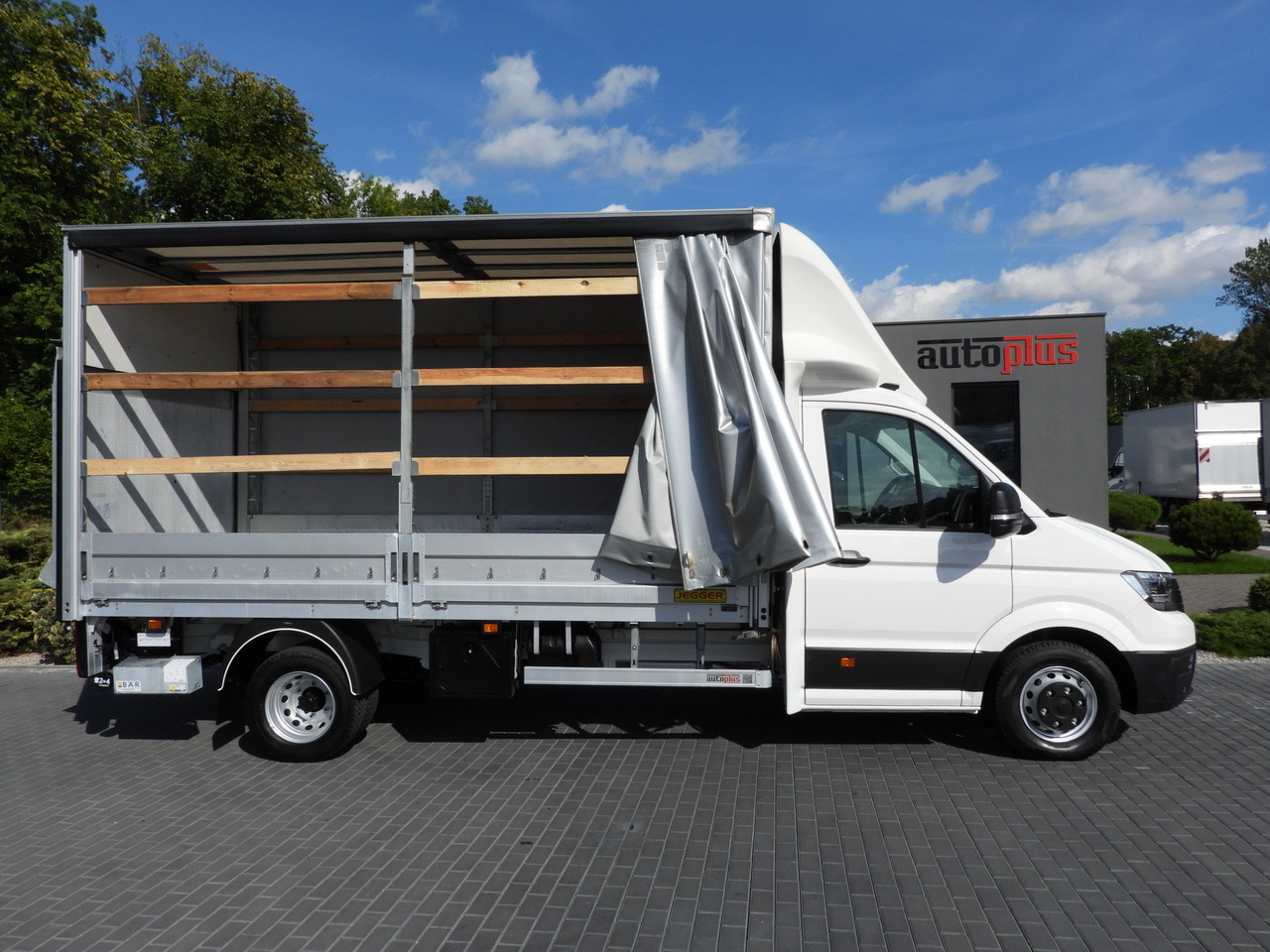 Тентованный фургон VOLKSWAGEN CRAFTER TARPAULIN LIFT 8 PALLETS CRUISE CONTROL LED LIGHTS TWIN WHEELS AIR CONDITIONING 180HP: фото 8 Тентованный фургон VOLKSWAGEN CRAFTER TARPAULIN LIFT 8 PALLETS CRUISE CONTROL LED LIGHTS TWIN WHEELS AIR CONDITIONING 180HP: фото 8