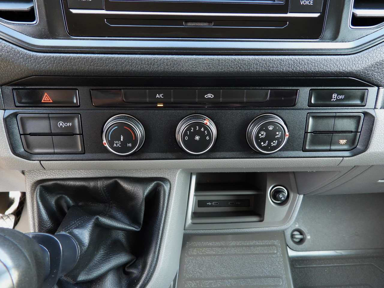 Тентованный фургон VOLKSWAGEN CRAFTER TARPAULIN LIFT 8 PALLETS CRUISE CONTROL LED LIGHTS TWIN WHEELS AIR CONDITIONING 180HP: фото 40 Тентованный фургон VOLKSWAGEN CRAFTER TARPAULIN LIFT 8 PALLETS CRUISE CONTROL LED LIGHTS TWIN WHEELS AIR CONDITIONING 180HP: фото 40