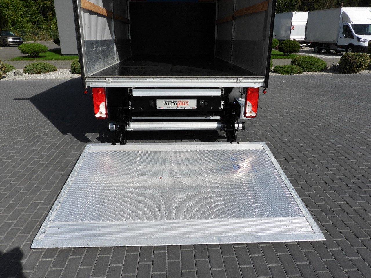 Тентованный фургон VOLKSWAGEN CRAFTER TARPAULIN LIFT 8 PALLETS CRUISE CONTROL LED LIGHTS TWIN WHEELS AIR CONDITIONING 180HP: фото 16 Тентованный фургон VOLKSWAGEN CRAFTER TARPAULIN LIFT 8 PALLETS CRUISE CONTROL LED LIGHTS TWIN WHEELS AIR CONDITIONING 180HP: фото 16