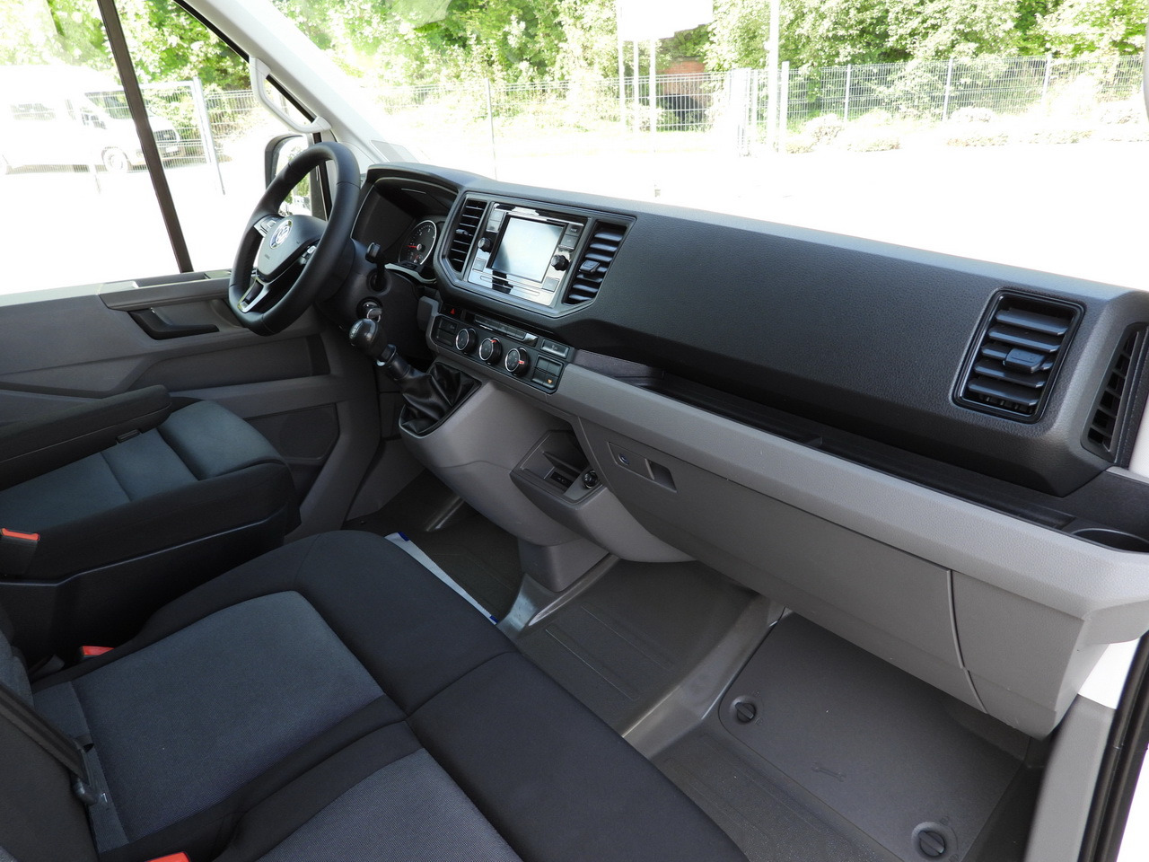 Тентованный фургон VOLKSWAGEN CRAFTER TARPAULIN LIFT 8 PALLETS CRUISE CONTROL LED LIGHTS TWIN WHEELS AIR CONDITIONING 180HP: фото 43 Тентованный фургон VOLKSWAGEN CRAFTER TARPAULIN LIFT 8 PALLETS CRUISE CONTROL LED LIGHTS TWIN WHEELS AIR CONDITIONING 180HP: фото 43