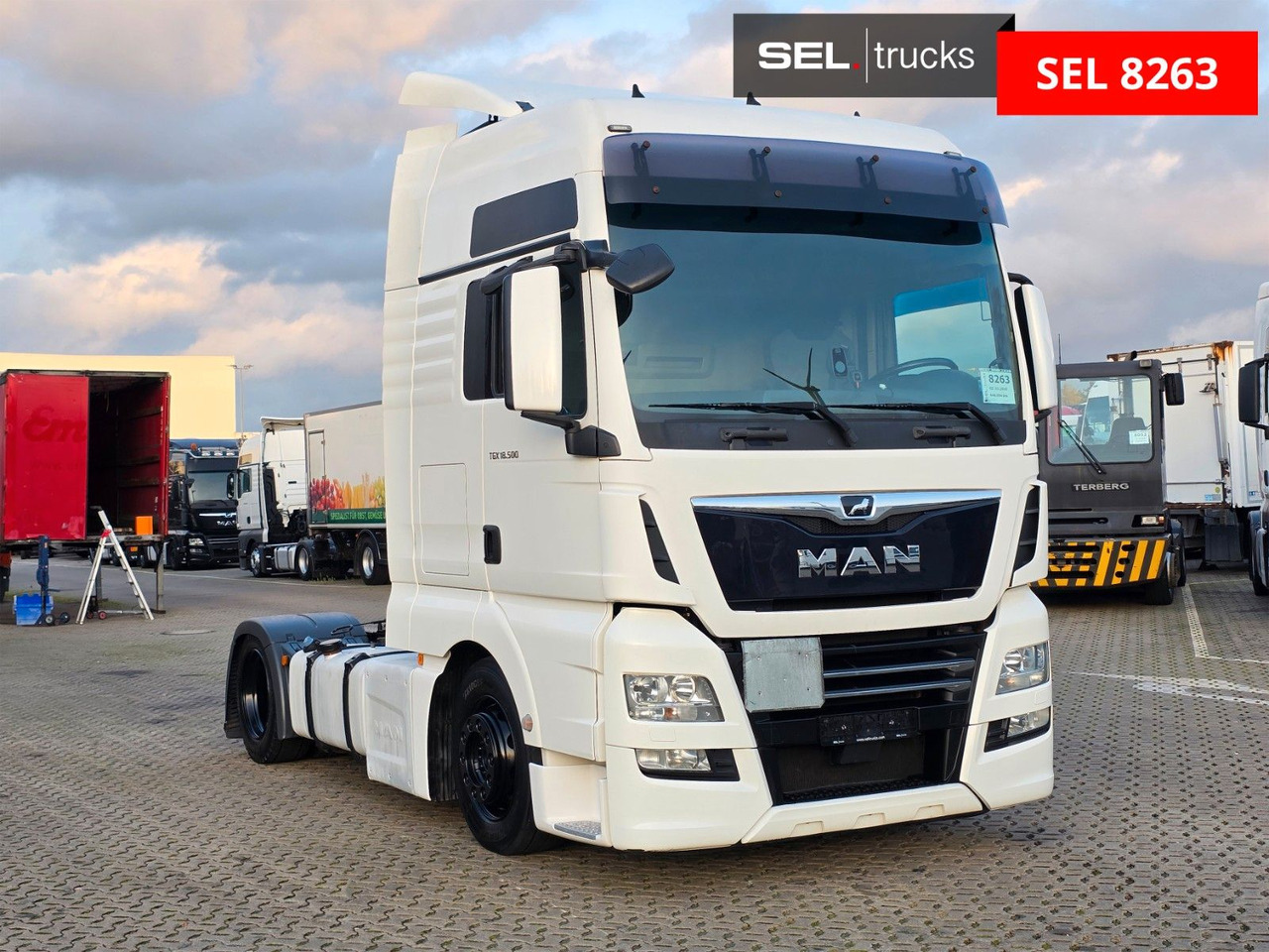 MAN TGX 18.500 4X2 LLS-U / 2 Tanks / Xenon - Тягач: фото 3 MAN TGX 18.500 4X2 LLS-U / 2 Tanks / Xenon - Тягач: фото 3