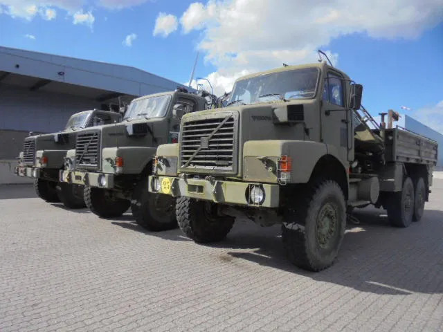 Volvo N 10 6X6 L + FASSI 3X IN STOCK - Грузовик, Автоманипулятор: фото 1 Volvo N 10 6X6 L + FASSI 3X IN STOCK - Грузовик, Автоманипулятор: фото 1