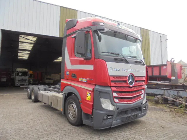 Mercedes-Benz Actros 2542 6X2 - Грузовик-шасси: фото 3 Mercedes-Benz Actros 2542 6X2 - Грузовик-шасси: фото 3