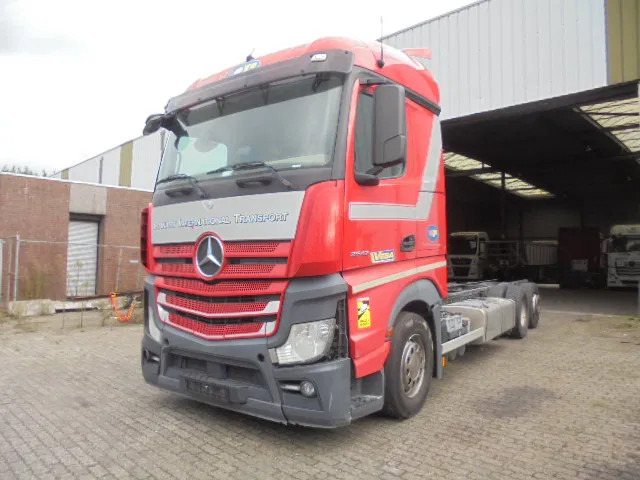 Mercedes-Benz Actros 2542 6X2 - Грузовик-шасси: фото 1 Mercedes-Benz Actros 2542 6X2 - Грузовик-шасси: фото 1