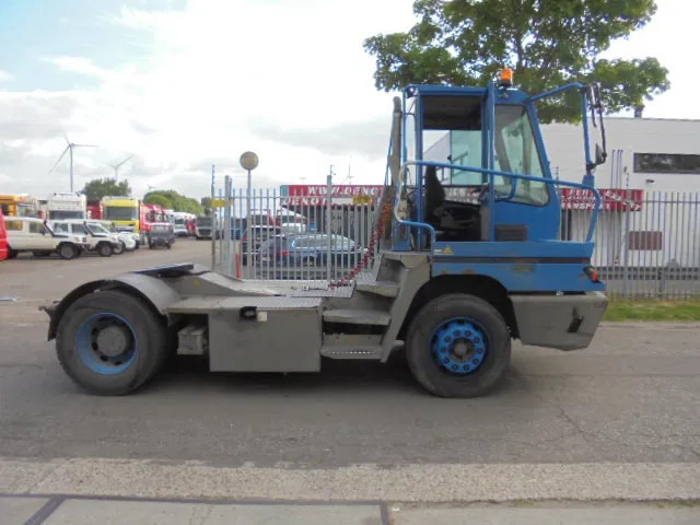 Terberg YT 182 + REGISTRATION - Терминальный тягач: фото 4 Terberg YT 182 + REGISTRATION - Терминальный тягач: фото 4