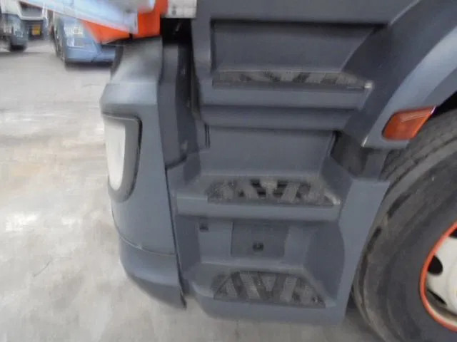 Тягач Mercedes-Benz Antos 1832 CABINE SCHADE FOR PARTS: фото 10