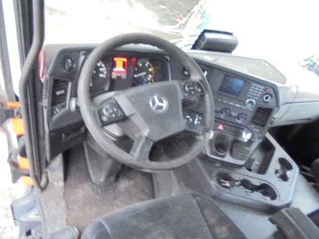 Тягач Mercedes-Benz Antos 1832 CABINE SCHADE FOR PARTS: фото 11